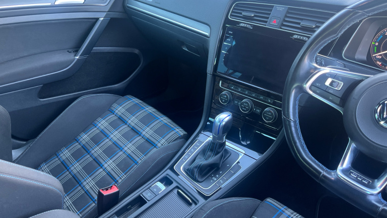 Volkswagen Golf 1.4 TSI GTE Advance 5dr DSG Hatchback